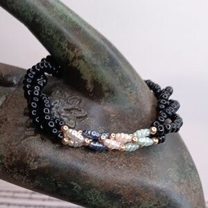 Twisted Black Beaded Bracelet with Freshwater Pearl Accents 8" Long